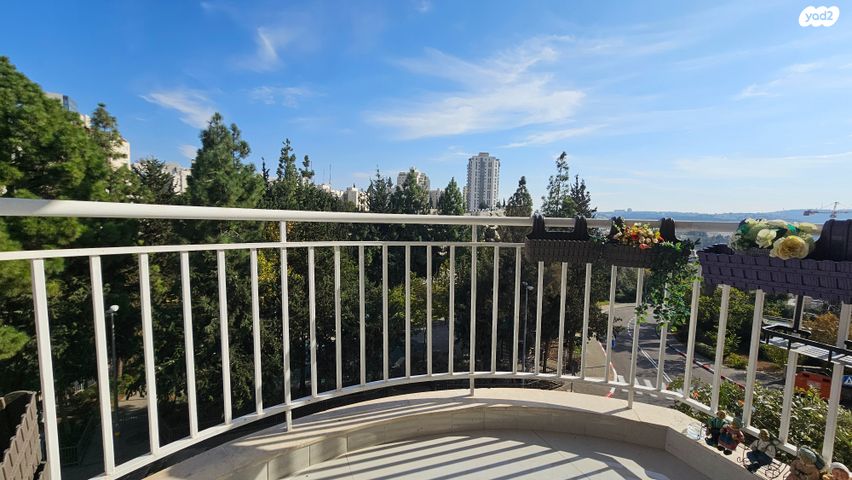 אריה ל. קובובי 