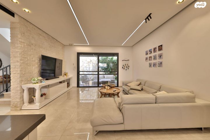 גבעת אלונים