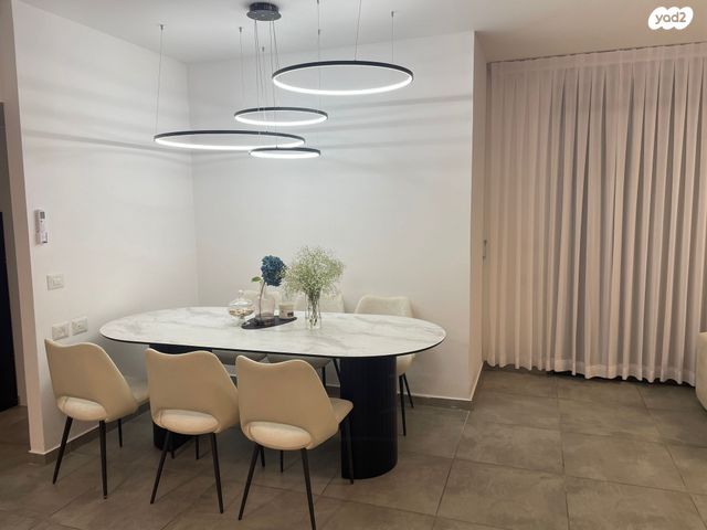 דירה, שיר השירים, גן יבנה מערב, גן יבנה