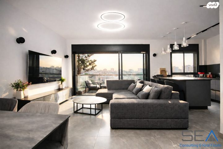 שדרות ירושלים 28