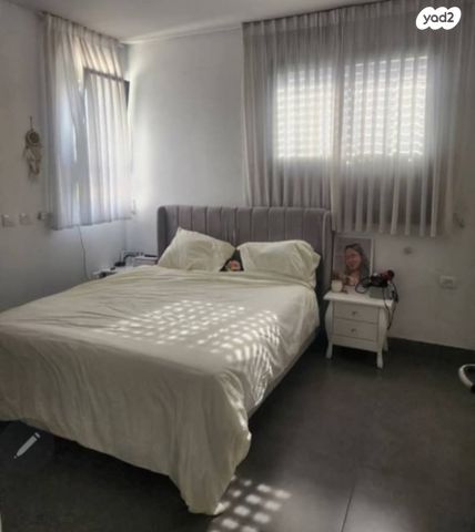 דו משפחתי, ד"ר אבא אחימאיר, רשפים, גדרה