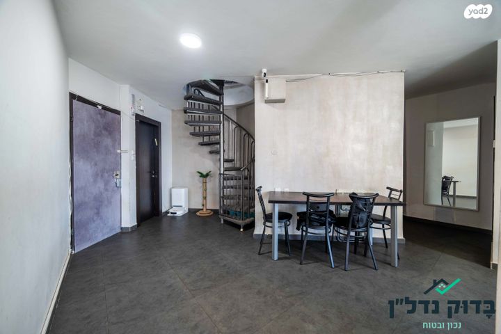 גג/ פנטהאוז, שדרות בן גוריון 22, בן גוריון, חולון