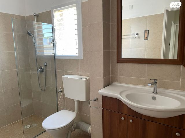 דירה, יהודה לייב פינסקר, רמב"ם, ראשון לציון