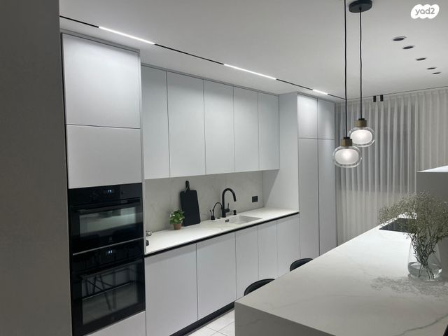 דירה, אדמונד סחייק, מלחה, מנחת, ירושלים