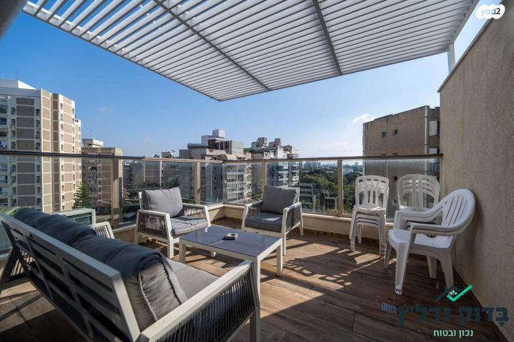 גג/ פנטהאוז, שדרות בן גוריון 22, בן גוריון, חולון