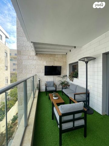 דירה, רמת נבון . הר כרמי, כרמיאל