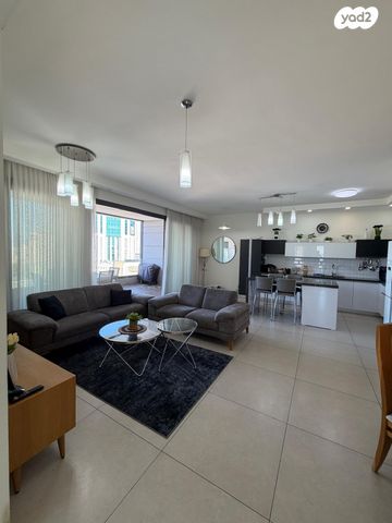 דירה, אריק איינשטיין, הקריה מע"ר, אשדוד