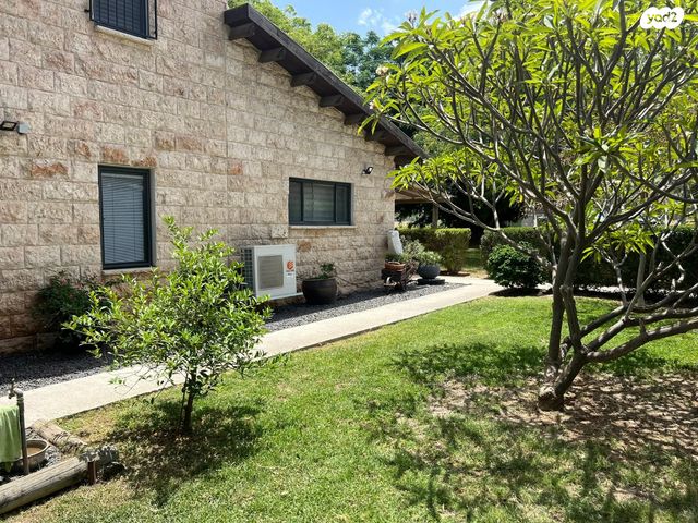 דו משפחתי, מעוז חיים