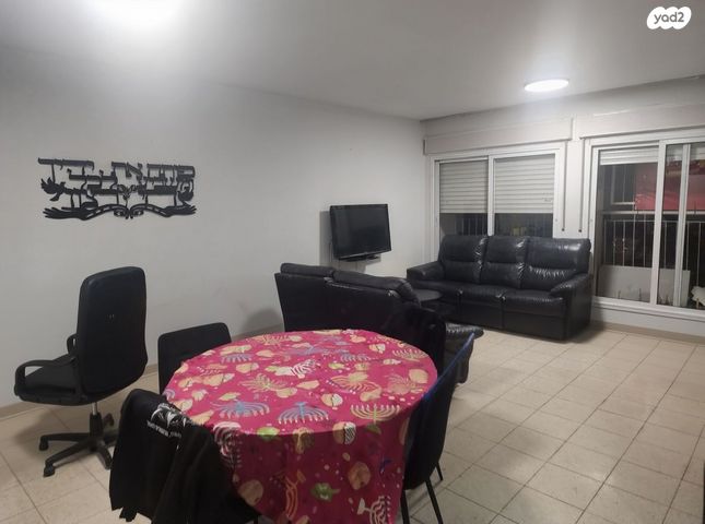 דירה, דרך הציונות, גבעת הסלעים, ראש העין