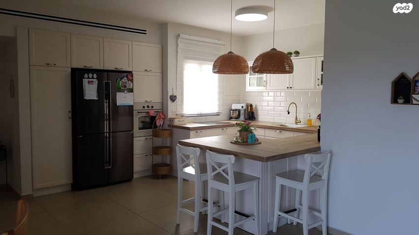 דירה, הרב זבולון גרז, רחובות הצעירה, רחובות