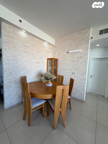 דירה, אריק איינשטיין, הקריה מע"ר, אשדוד