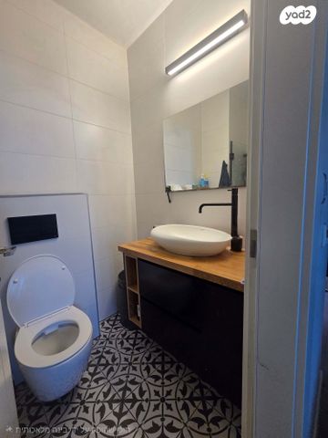 גג/ פנטהאוז, דרך העצמאות, ליבת העיר, יהוד מונוסון