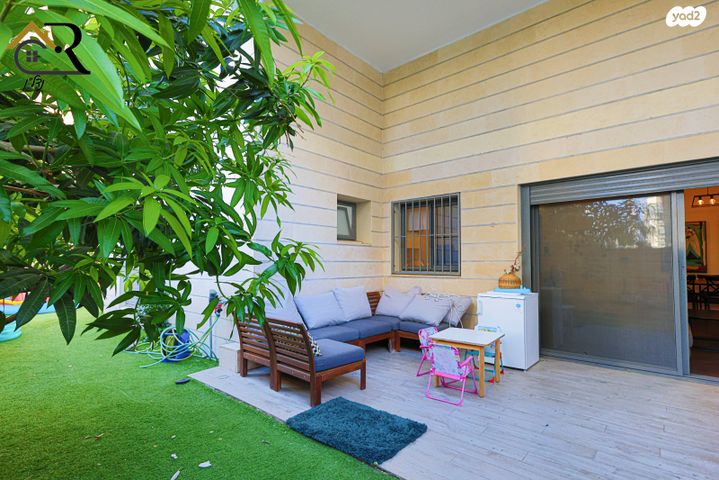 דירת גן, חנה רובינא, יפה נוף, כפר יונה