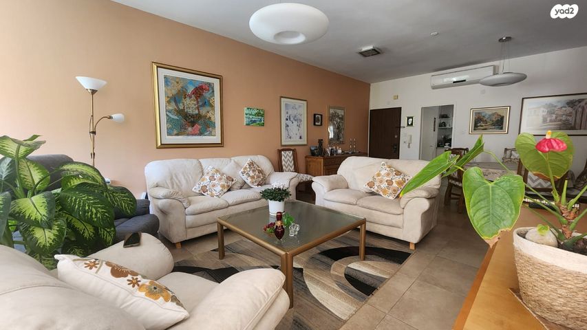 דירה, רעננה