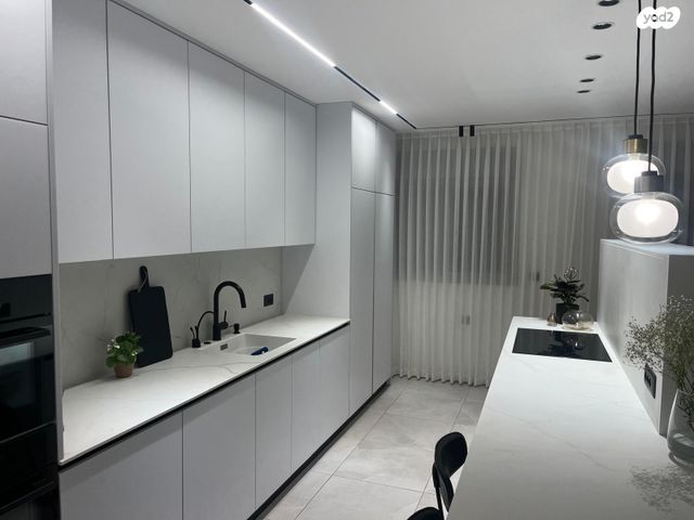 דירה, אדמונד סחייק, מלחה, מנחת, ירושלים