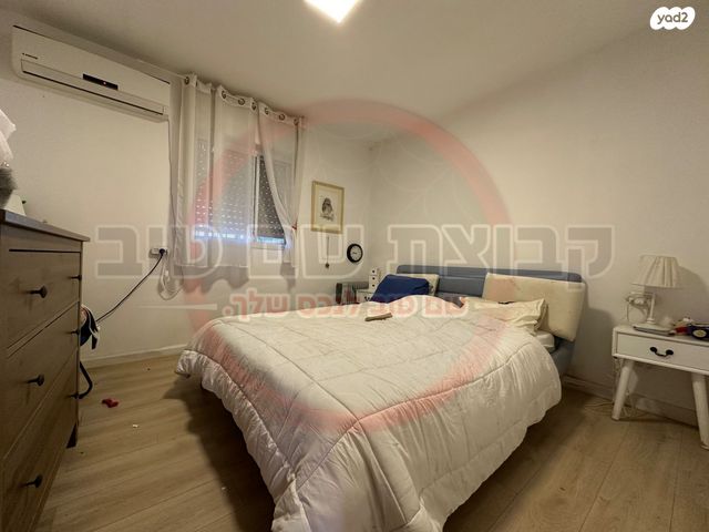 דו משפחתי, נורית, אומן, אומן