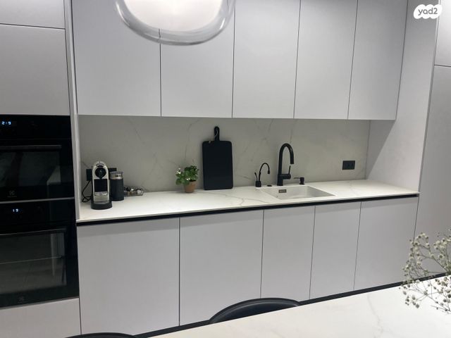 דירה, אדמונד סחייק, מלחה, מנחת, ירושלים