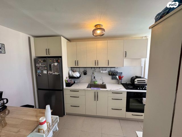 דירה, האילן, מנחם בגין, עכו