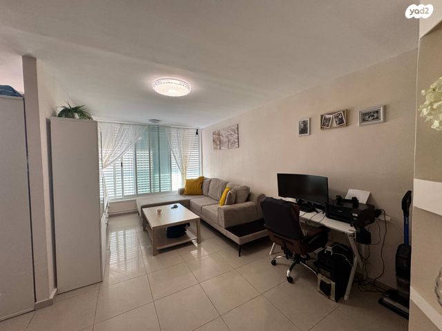 דירה, האילן, מנחם בגין, עכו