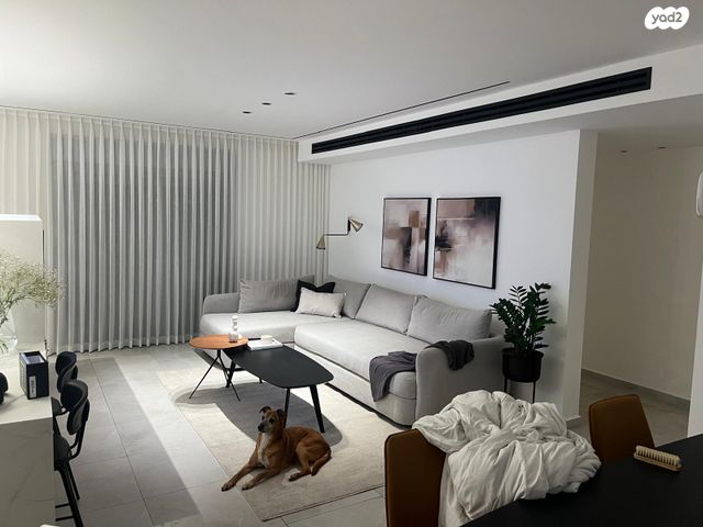 אדמונד סחייק 