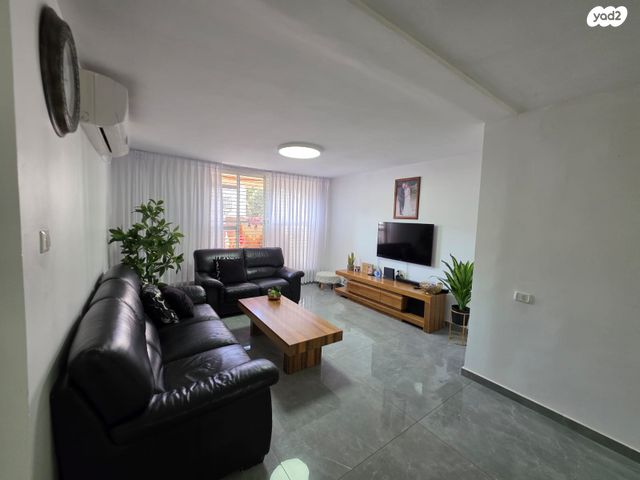 גיורא יוספטל 2