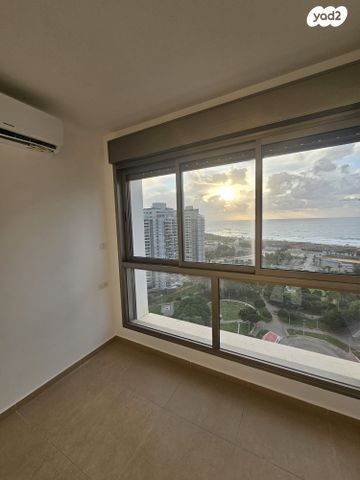 דירה, יצחק שדה 10, דרום מערב ותיק, בת ים