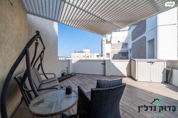 גג/ פנטהאוז, שדרות בן גוריון 22, בן גוריון, חולון