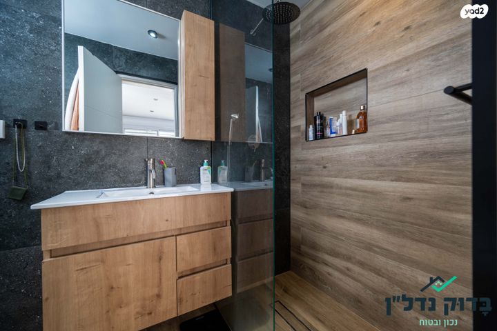 גג/ פנטהאוז, שדרות בן גוריון 22, בן גוריון, חולון