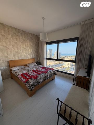 דירה, אריק איינשטיין, הקריה מע"ר, אשדוד