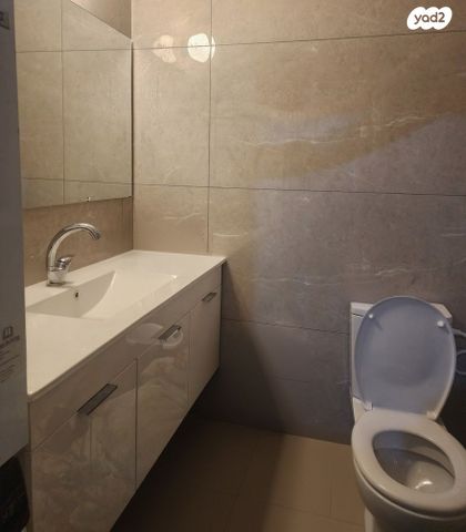 דירה, דרך הציונות, גבעת הסלעים, ראש העין