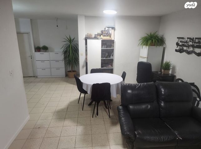 דירה, דרך הציונות, גבעת הסלעים, ראש העין