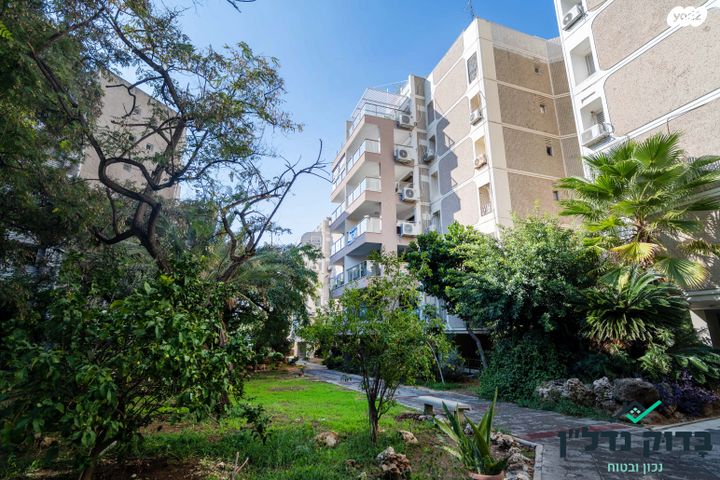 גג/ פנטהאוז, שדרות בן גוריון 22, בן גוריון, חולון