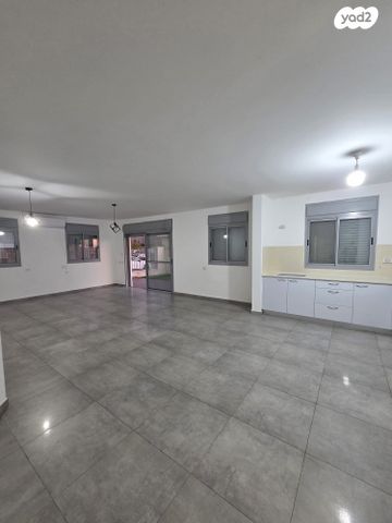 דירת גן, אשכולית 32, רמות הרכס, באר שבע