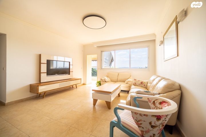 דירה, הרב עוזיאל 6, פתח תקווה