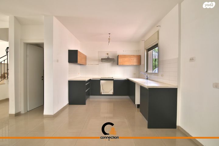 בית פרטי/ קוטג', הגפן 45, מרכז העיר, סביניה, הוותיקה, קרית ביאליק