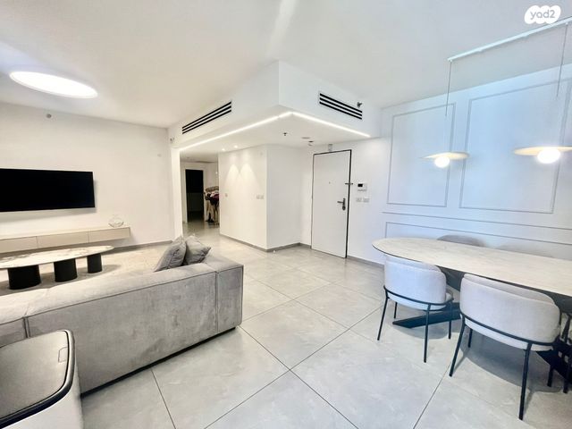 דירה, יעקב דורי, נאות שמיר, רמלה