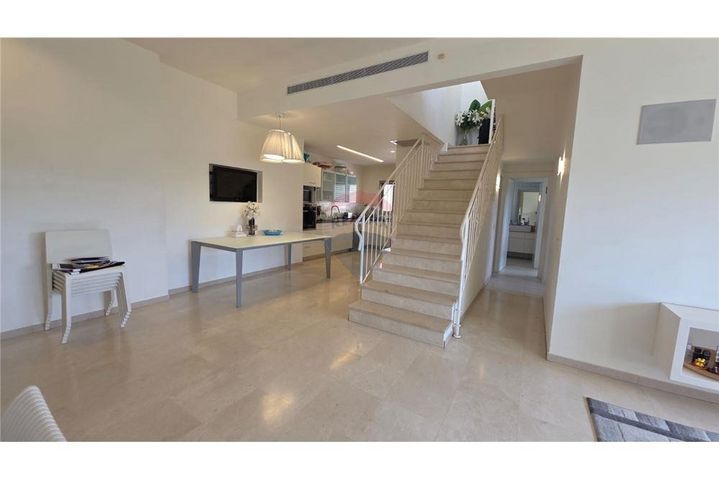 דופלקס, אלכסנדר סשה ארגוב 25, המשתלה, תל אביב יפו