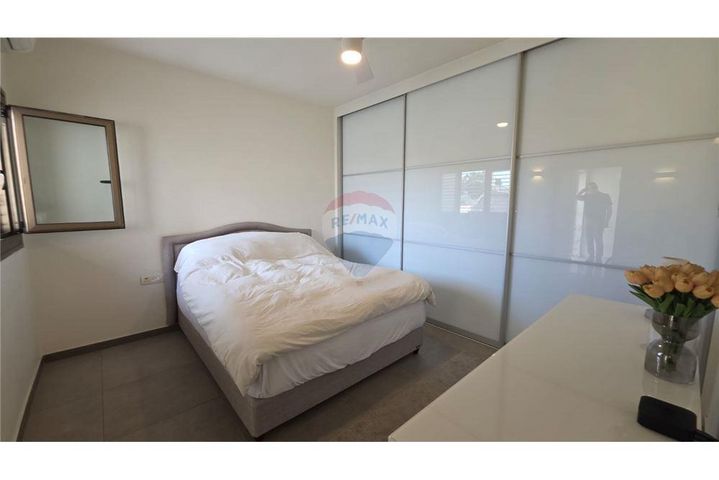 דופלקס, אלכסנדר סשה ארגוב 25, המשתלה, תל אביב יפו