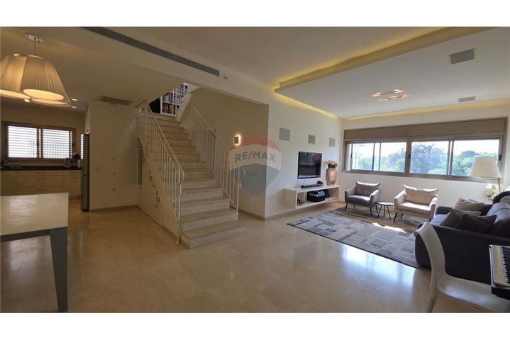 אלכסנדר סשה ארגוב 25