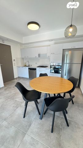 דירה, הגיבור האלמוני, תל אביב יפו