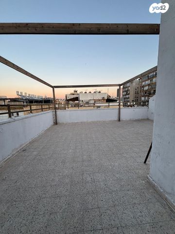 גג/ פנטהאוז, ארלוזורוב 80, עצמאות יוספטל, בת ים