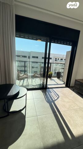 דירה, הגיבור האלמוני, תל אביב יפו