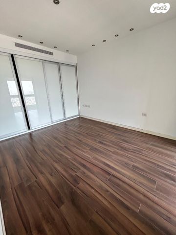 דירה, ניסים אלוני, צמרות איילון, פארק צמרת, תל אביב יפו