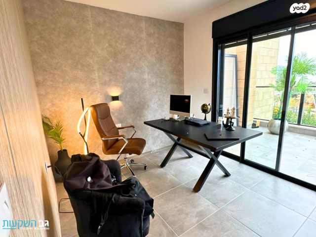 דו משפחתי, הגורן וחצרות איכרים, עתלית