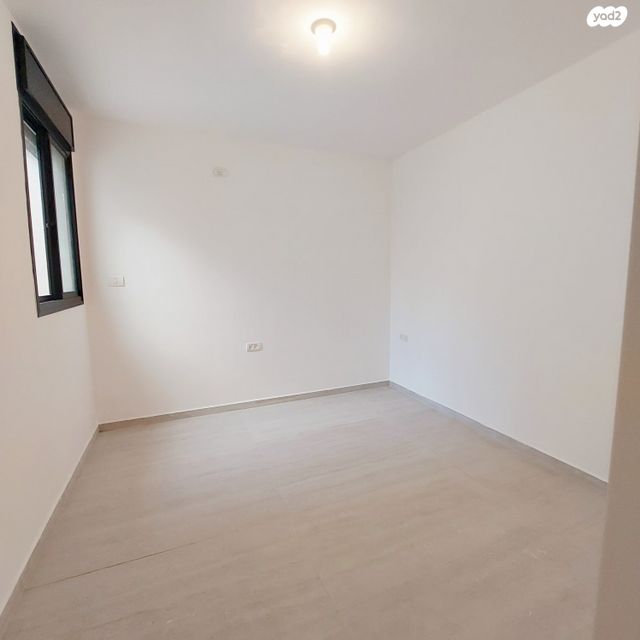 יחידת דיור, משה ברזילי, רחובות