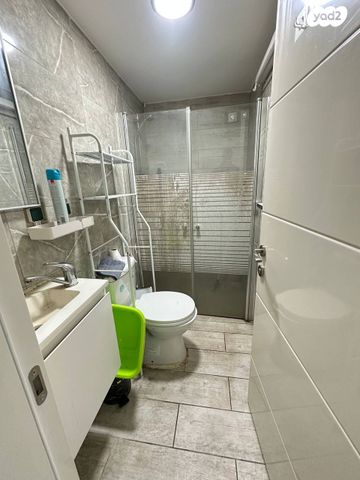 דירה, הגיבורים 19, העיר התחתית, ואדי סאליב, חיפה