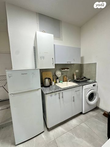 דירה, הגיבורים 19, העיר התחתית, ואדי סאליב, חיפה