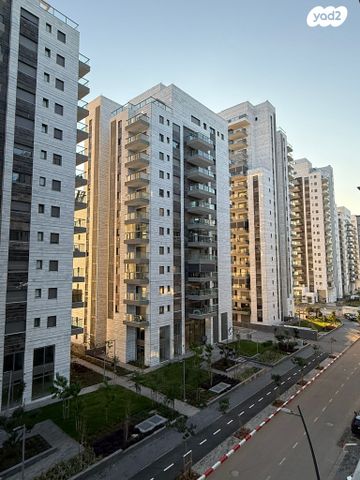 דירה, לאה גולדברג, חתני פרס ישראל, באר יעקב