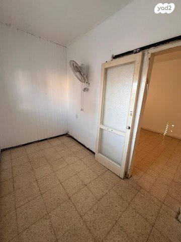 דירה, טרומפלדור 54, כפר גנים א, פתח תקווה