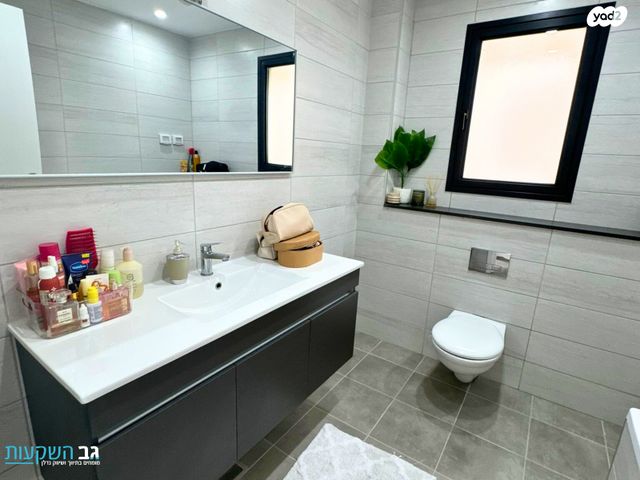 דו משפחתי, הגורן וחצרות איכרים, עתלית